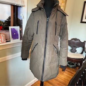 Guess Winter Parka. Hunter green